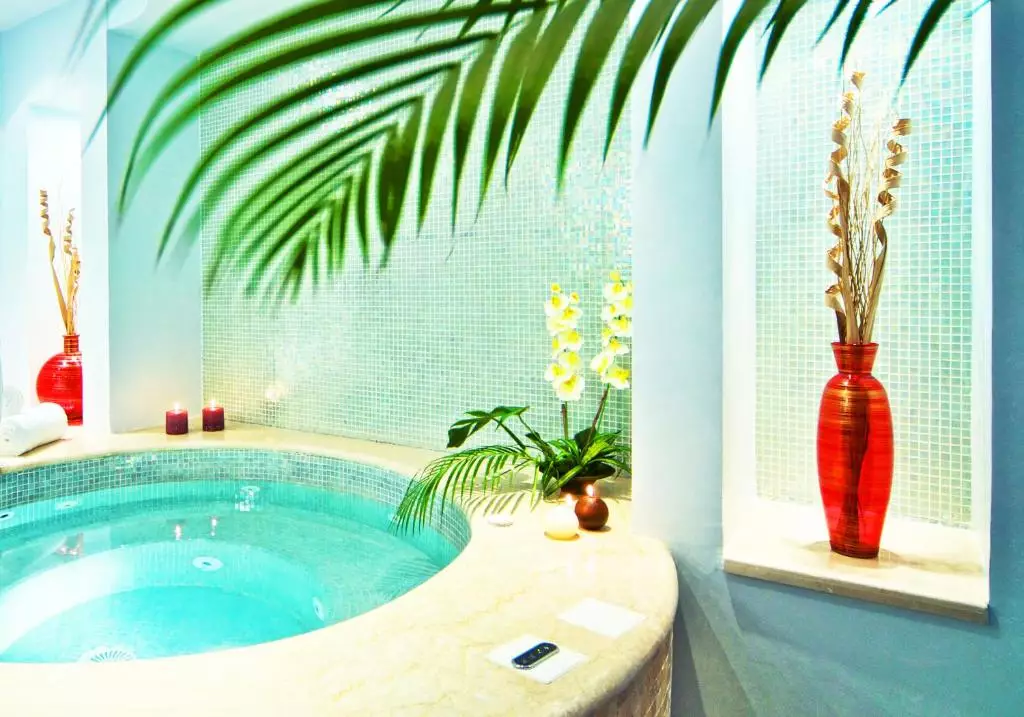 Grand Regal Hotel
